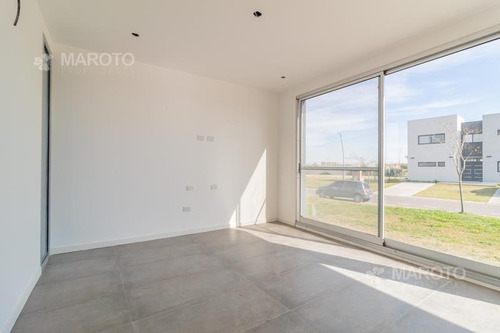 Imagen 16 de 30 de Casa En Venta En Barrio Puertos Del Lago - Maroto Propiedades