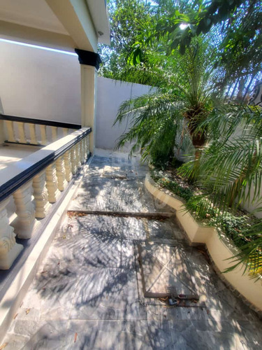 Casa Amplia En Venta, Santiago (jpc-225)