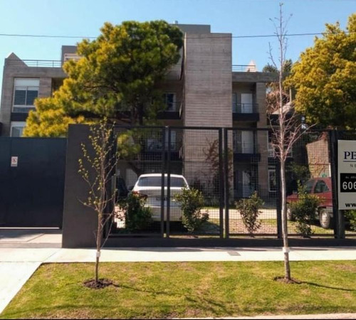 Imagen 2 de 14 de Departamento De 2 Ambientes Con Cochera Y Baulera