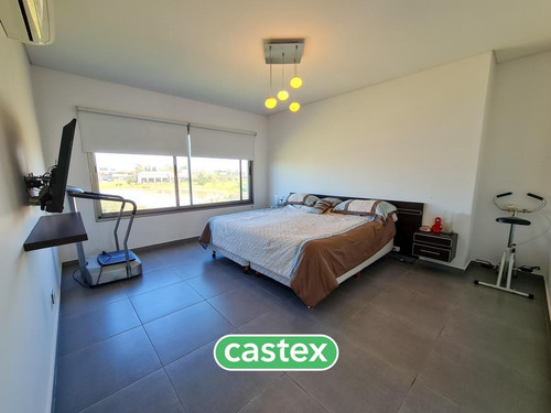 Imagen 23 de 30 de Casa Con Fondo Al Lago Y Piscina En Venta En Terravista