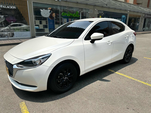 Mazda 2 Sedan Touring