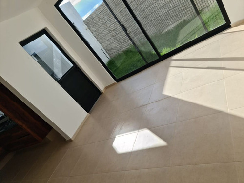 Se Vende Casa En Cañadas Del Arroyo, 4ta Recamara En Pb, Jardín, Doble Altura !