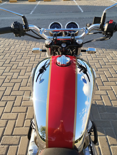 Royal Enfield Interceptor Cromada Con Accesorios