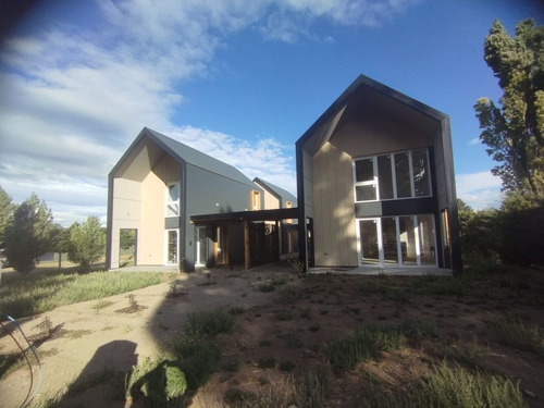 Venta De Casa En Desarrollo A Metros Del Lago