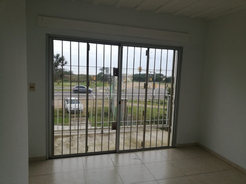 Frente Al Mar, Consulte
