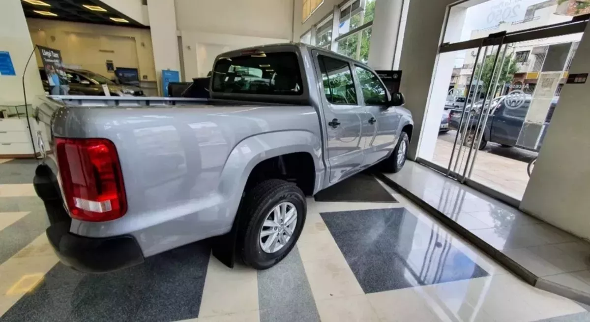 Volkswagen Amarok Trendline 4X2 Mt