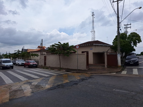 Casa À Venda Com 3 Quartos (1 Suíte) Ampla, Arejada E Pronta Para Morar No Centro De Boituva!