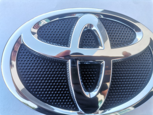 Emblema Parrilla Toyota Corolla 2009 2011 2013 Original Nvo (Usado)
