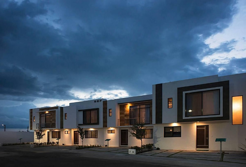 Hermosa Casa En Los Robles, Cañadas Del Lago, 3 Recámaras, 2