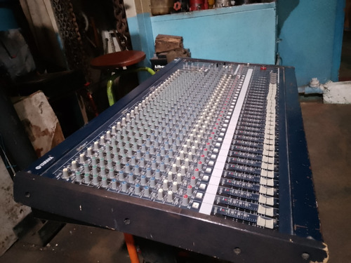 Consola Yamaha 32 Canales 