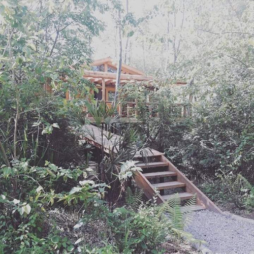 Cabaña De Troncos En La Aldea Del Luján