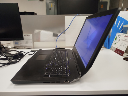 Alienware X17 R2, Sin Rendimiento De Batería Y Con Falla En Gris (Usado)