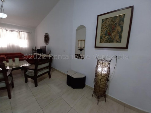 Edgar Centeno, Profesional Inmobiliario Vende Townhouse En Urbanizacion Monte Carmelo San Diego #22-15843