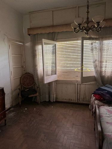 Casa En Venta A Refeccionar Excelente Ubicación Pellegrini 173. 4 Dormitorios