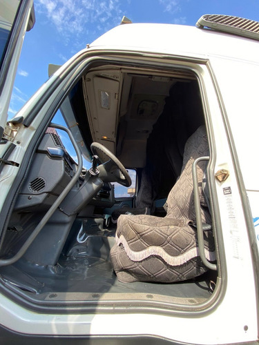 Imagem 5 de 15 de Volvo- Fh-540-globetrotter - 6x4 -2012 - Branco - Filé