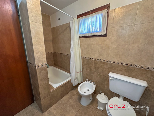 Chalet De 102m2 Con Piscina En Barranca Colorada