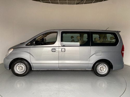 Imagen 4 de 12 de Hyundai H-1 Mini Bus 2.5 2016
