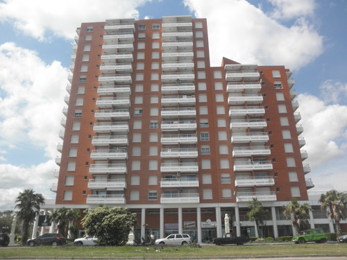 Apartamento De Un Dormitorio En Piriápolis Frente Al Mar - Ref 667