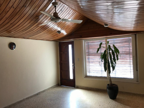 Imagen 10 de 14 de Casa - Venta - La Tablada - 4 Ambientes Con Garaje