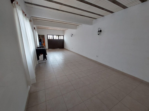 Hermosa Casa Con 4 Habitaciones + Pileta + Quincho