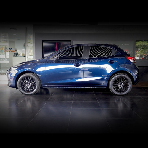Imagen 7 de 17 de Mazda 2 Carbon Edition Azul