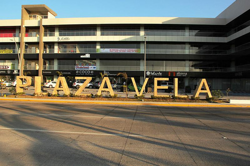 Local En Renta Con Vista Panorámica En El Tercer Piso De Plaza Vela