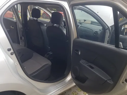 Renault Logan 1.6 Privilege / Intens