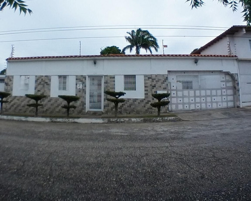 Imagen 30 de 30 de Casa En Venta En Barici Este De Barquisimeto Lara 0-4-2-4-5-9-3-7-5-4-2 Rent-a-house Código Mls: 22-6240, 3 Habitaciones, 3 Baños, 375 Mts2