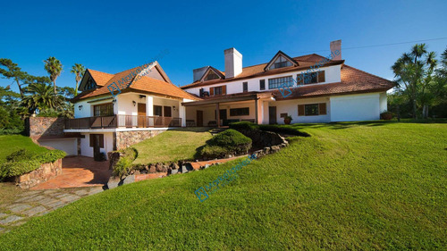 Mansion En El Golf