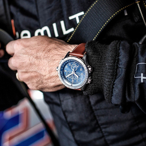 Reloj Hamilton Aviation X-wind Gmt Chrono Quartz H77922541 Malla Marrón Bisel Plateado Fondo Azul