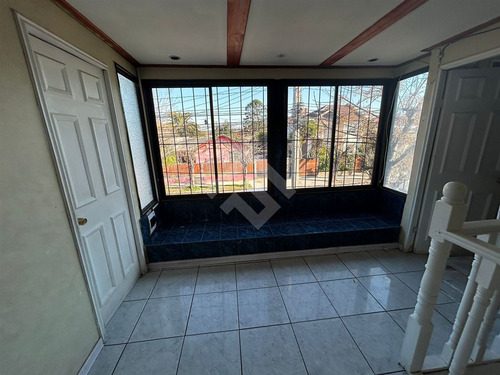 Casa En Venta De 5 Dorm. En La Cisterna