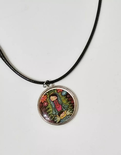 Medalla Virgencita De Guadalupe Plis Con Un Cuerito Negro