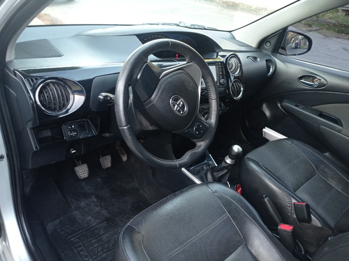 Toyota Etios Platiniun 5p