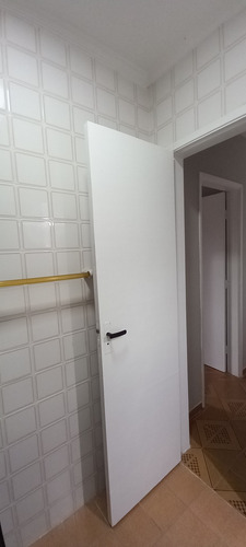 Apartamento De 01 Dormitório Com Vaga De Garagem Coberta !!!