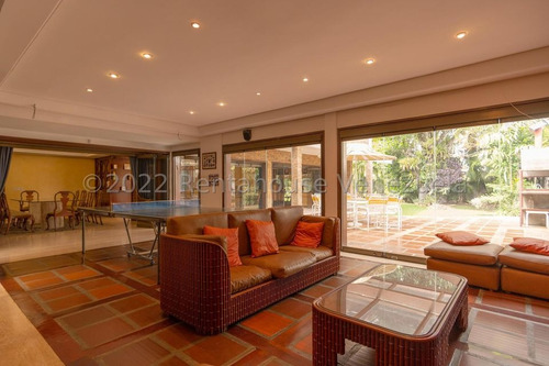 Colinas De Los Ruices !! Espectacular Quinta 802 M2 Terreno, 650 M2 Const., 4 Hab, 2 Estudios, 6 Baños, 4 Pe, Bar, Parrilera, Planta Eléctrica, Hermosas Áreas Verdes Y Sociales. Una Verdadera Joya !!