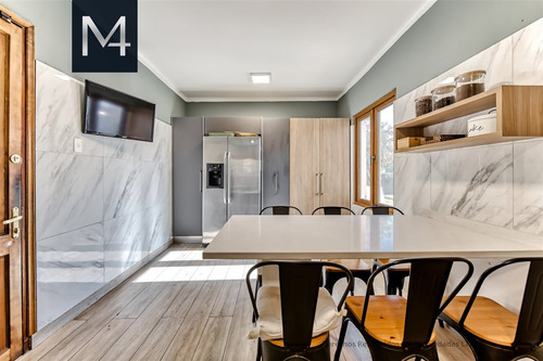 Impresionante Casa Estilo Francés