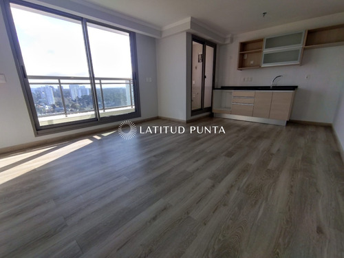 Apartamento En Roosevelt, 1 Dormitorio, Piso Alto