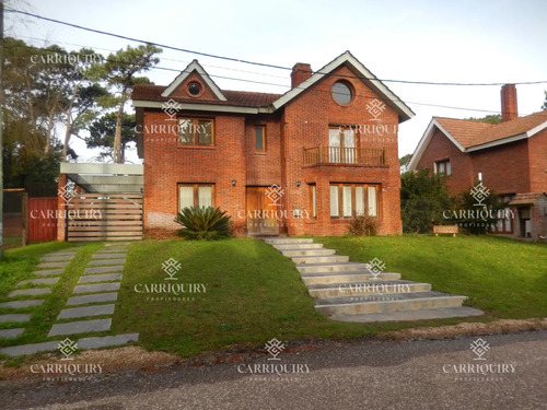 Casa En Venta En La Zona De Lugano - Punta Del Este