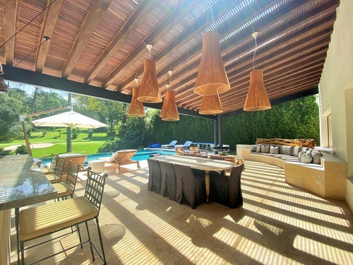 Imagen 2 de 14 de Casa En Venta En Avándaro, Valle De Bravo En El Club De Golf