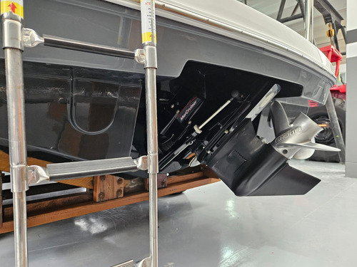 Lancha Focker 242gtc Mercruiser 4.5l V6 Gasol 2023 Alpha-one
