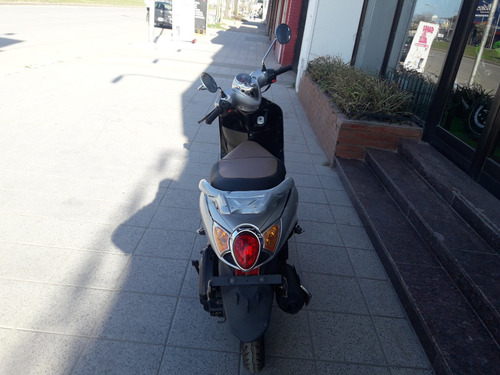 Imagen 8 de 14 de Motomel Scooter Forza 150 Retro Vintage Full 0km