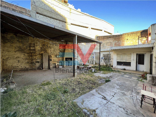 Imagen 13 de 15 de Venta. Gran Propiedad 8 Dormitorios En Centro De Cordoba Capital. 320 Mts Cubiertos 470 Mts Terreno
