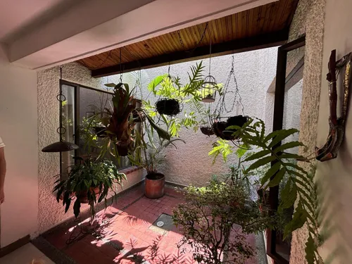 Casa En Venta En La Castellana. Cod V16608