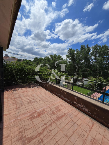 Casa Esquina De 3 Dormitorios Con Pileta Frente Al Rio En Playas De Oro, Villa Carlos Paz
