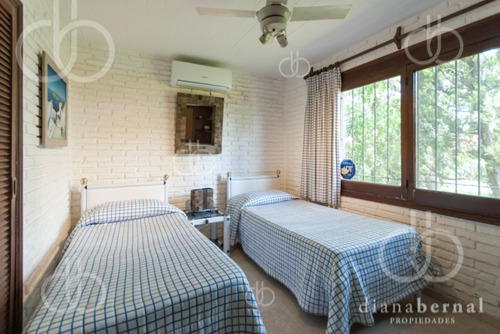 Punta Del Este, Casa En Mansa Con Piscina Climatizada Y 4 Dormitorios .- Ref: 41879