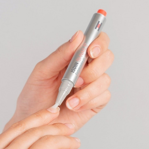 Imagen 3 de 5 de Isdin Si-nails Fortalecedor De Uñas X 2,5ml