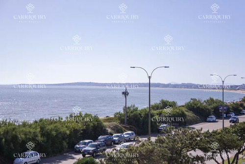 Se Vende Apartamento De 3 Dormitorios En Edificio Horizonte, Playa Mansa, Punta Del Este