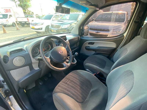 Imagem 6 de 11 de Fiat Doblo Essence 1.8 Flex 16v 7l 2012
