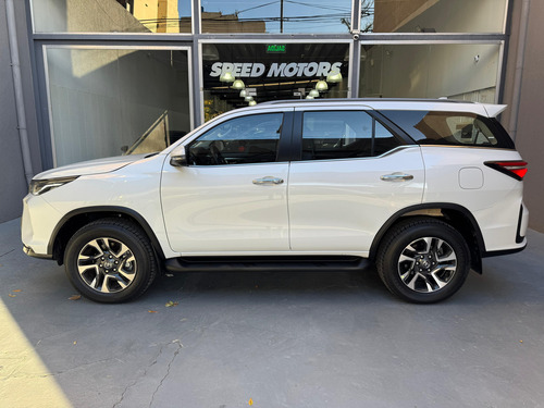 Toyota Hilux SW4 2.8 SRX At