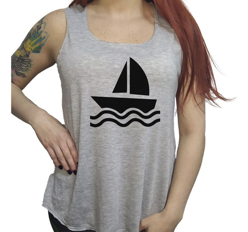 Musculosa Acampanada Velero Barco Nevagando Vector